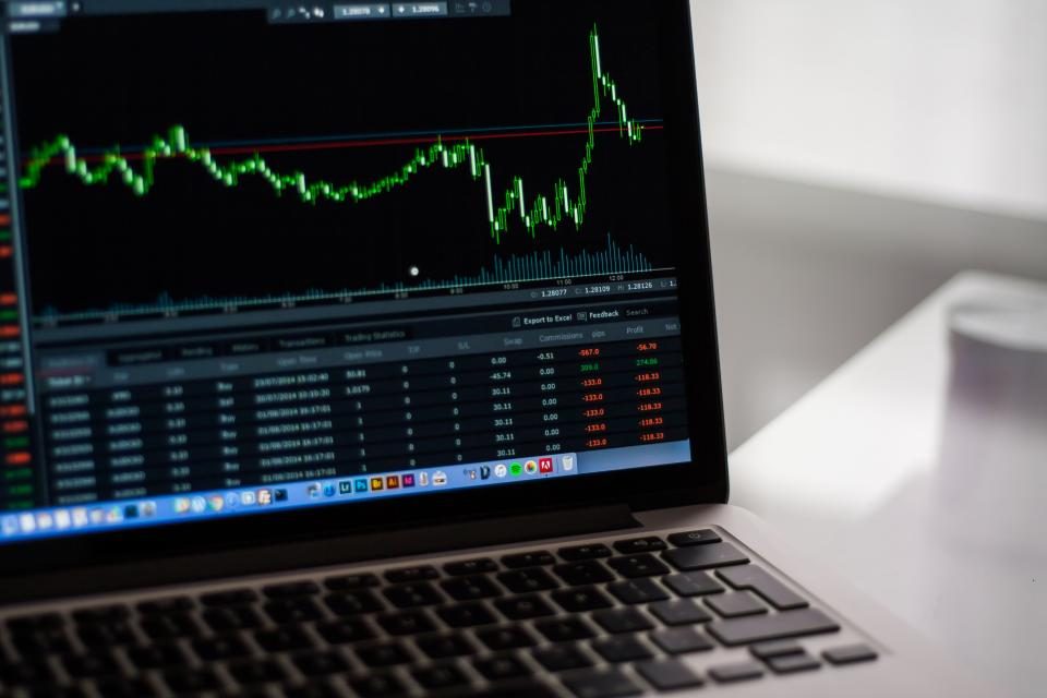 Courtier en assurance : salaire et revenus (2026)